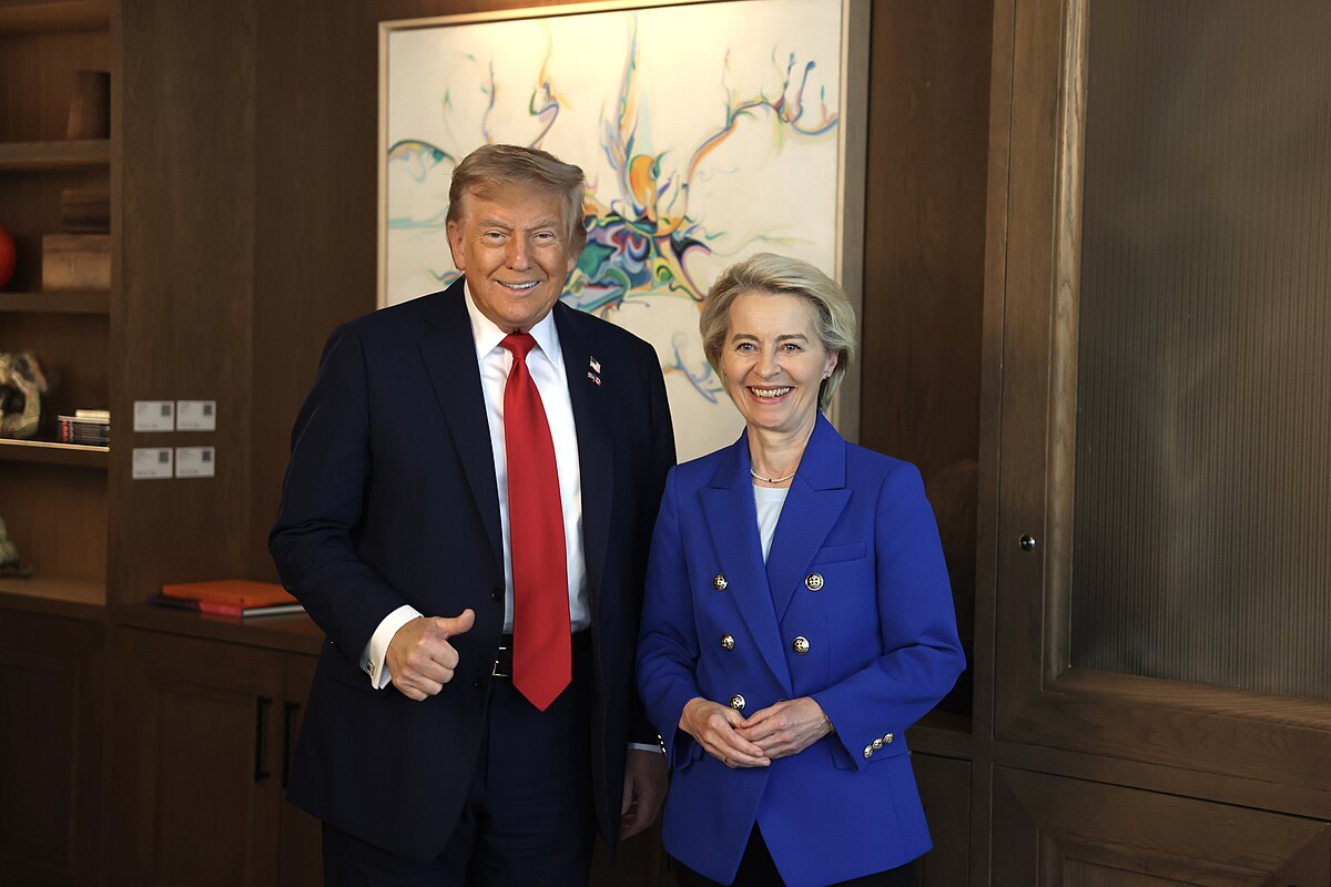 Ursula Von der Leyen, on the left, and Donald Trump - https://audiovisual.ec.europa.eu/en/photo-details/P-067255~2F00-35